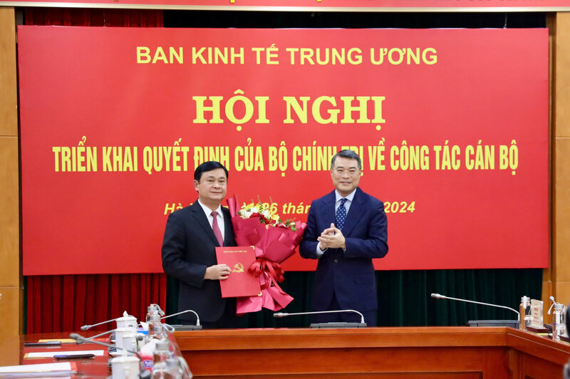 The Politburo mobilized, assigned and appointed comrade Thai Thanh Quy to hold the position of Deputy Head of Central Economic Affairs. Photo: Thanh Trung