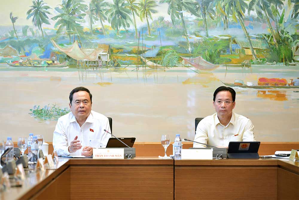 National Assembly Chairman Tran Thanh Man said that currently, the average housing price is equal to 20-25 times the average income of urban residents. Photo: Quochoi.vn