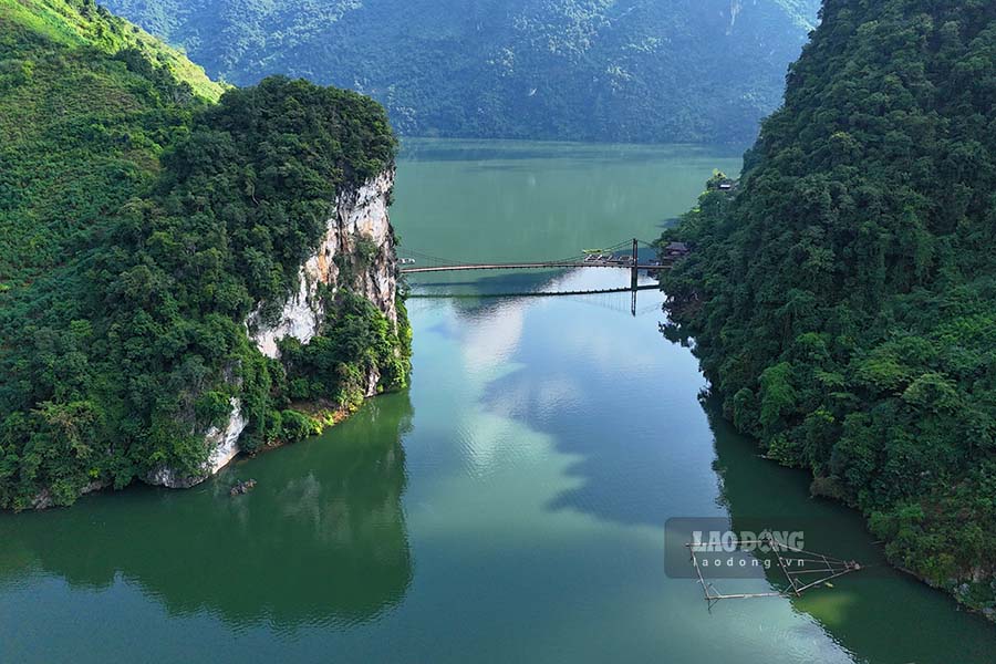 Tu khi cong trinh thuy dien Son La di vao hoat dong, mot “vinh Ha Long” giua nui rung Tay Bac, da mang den cho Tua Chua mot dien mao moi, day suc song.