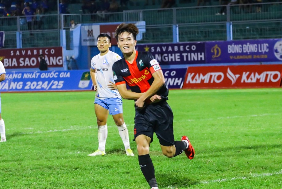 Midfielder Hoang Duc scored to help Phu Dong Ninh Binh win 1-0 against Khanh Hoa in the first round of the 2024-2025 National First Division. Photo: PDNB FC