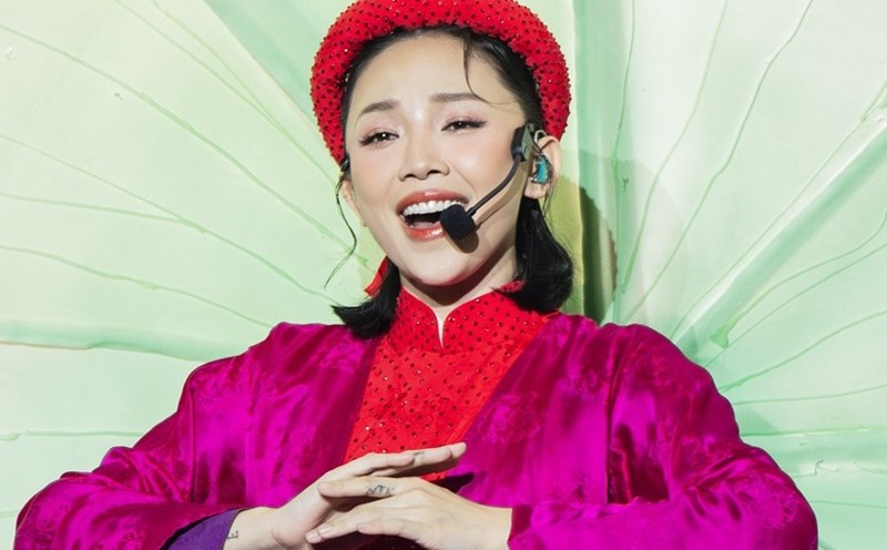 Toc Tien attracts attention in episode 1 of "Beautiful Sister Riding the Wind" 2024. Photo: Producer