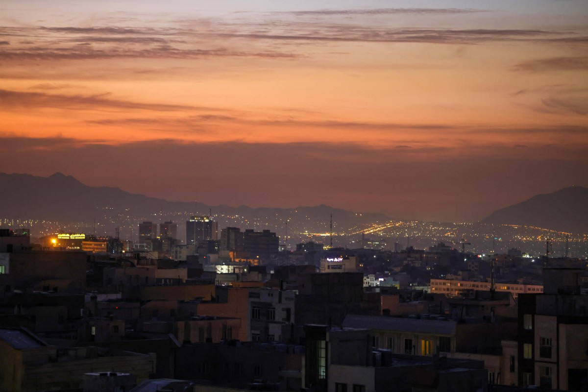 Scene in Tehran in the early morning of October 26 when Israel launched a retaliatory airstrike against Iran. Photo: AFP