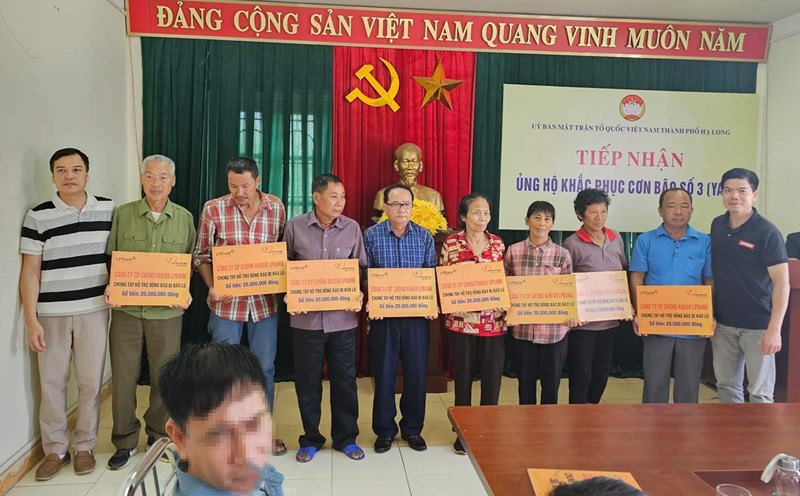 Funding for house repair and construction for poor households in Ha Long City, Quang Ninh Province after storm Yagi. Photo: Doan Hung