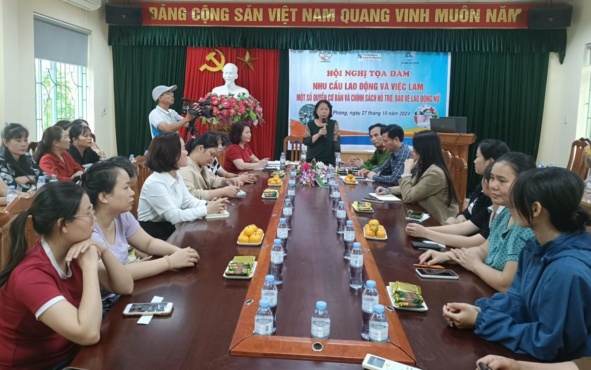 Overview of the discussion on labor and employment needs, some basic rights and policies to support female workers in Hai Phong. Photo: Mai Dung