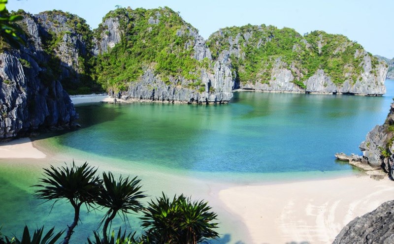 Beautiful Cat Oan Beach. Photo: Le Minh