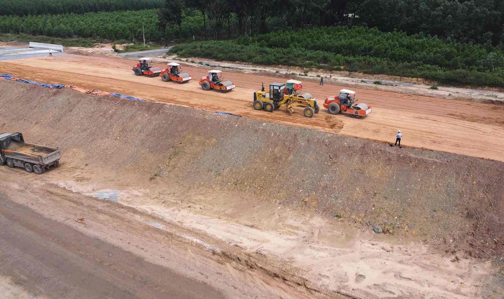Bien Hoa - Vung Tau Expressway through Dong Nai province. Photo: HAC