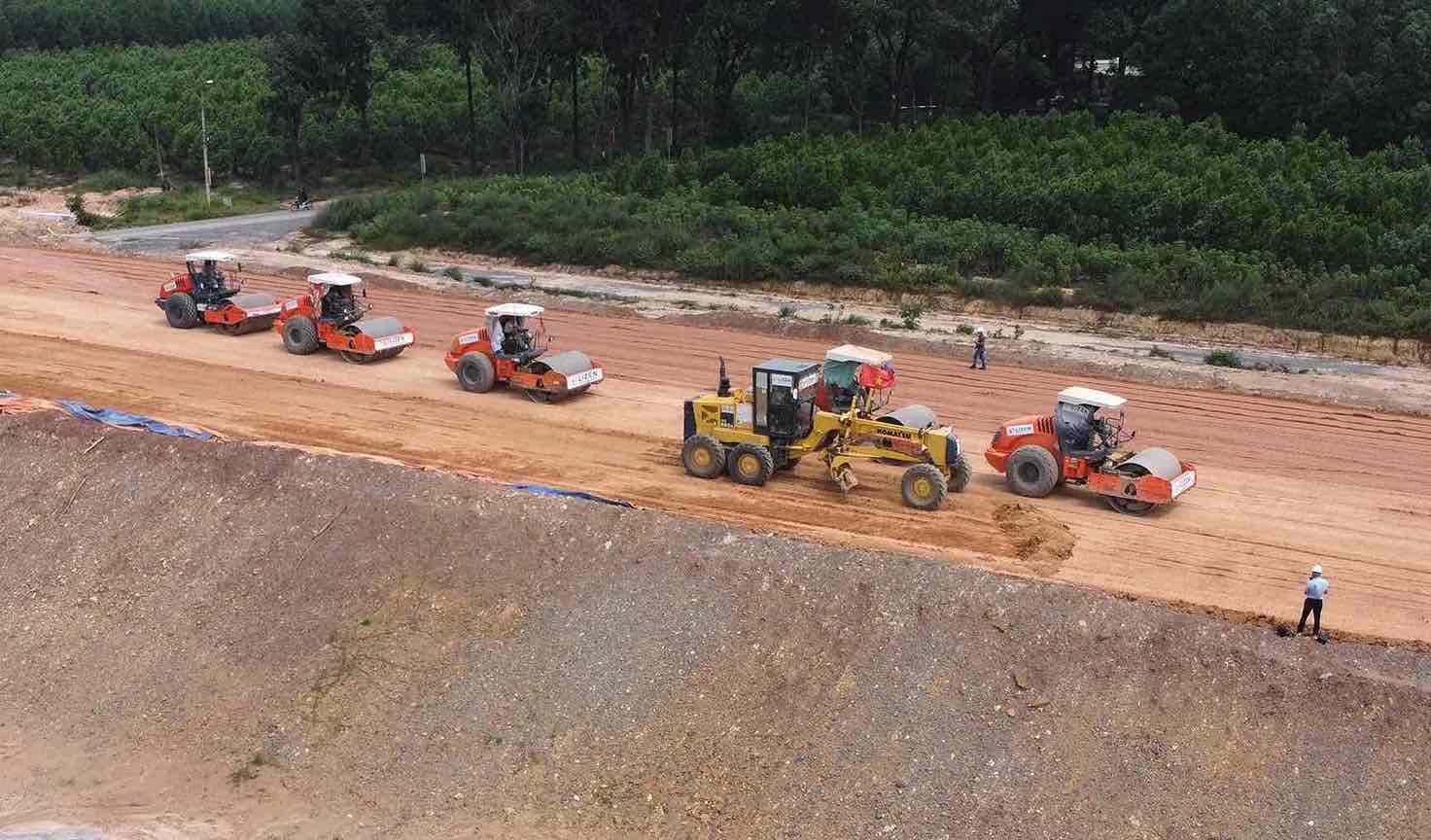 Goi thau so 21 di qua dia ban 5 xa va thi tran cua huyen Long Thanh gom xa An Phuoc, xa Long Duc, thi tran Long Thanh, xa Loc An, xa Long An den nay da duoc tinh Dong Nai ban giao 80% mat bang dam bao thi cong lien tuc.