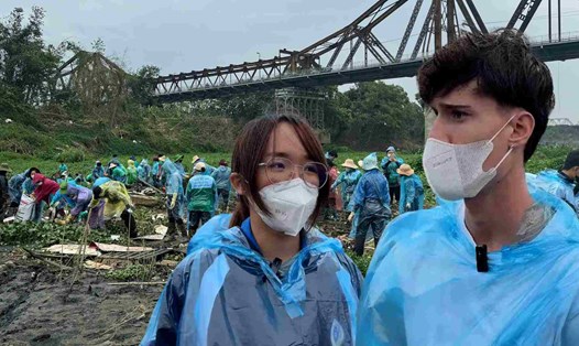 Người trẻ Hà Nội lội mưa, ra quân dọn rác bảo vệ môi trường