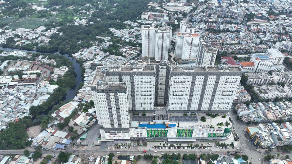 The resettlement project in District 8 invested by Van Thai Company has had many violations. Photo: Anh Tu