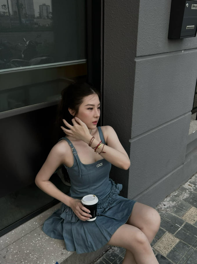 Nhan sac cua co gai duoc cho la vo cua Quan A.P. Anh: Facebook nhan vat
