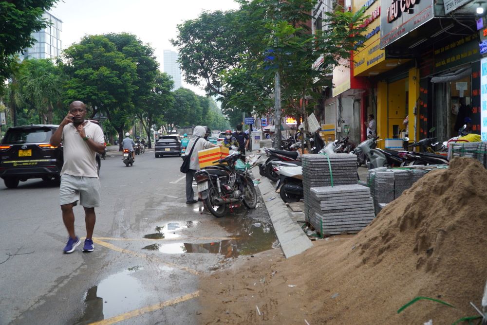 The sidewalk of Pham Ngu Lao Street is being repaired, and is littered with construction materials. Photo: Chan Phuc