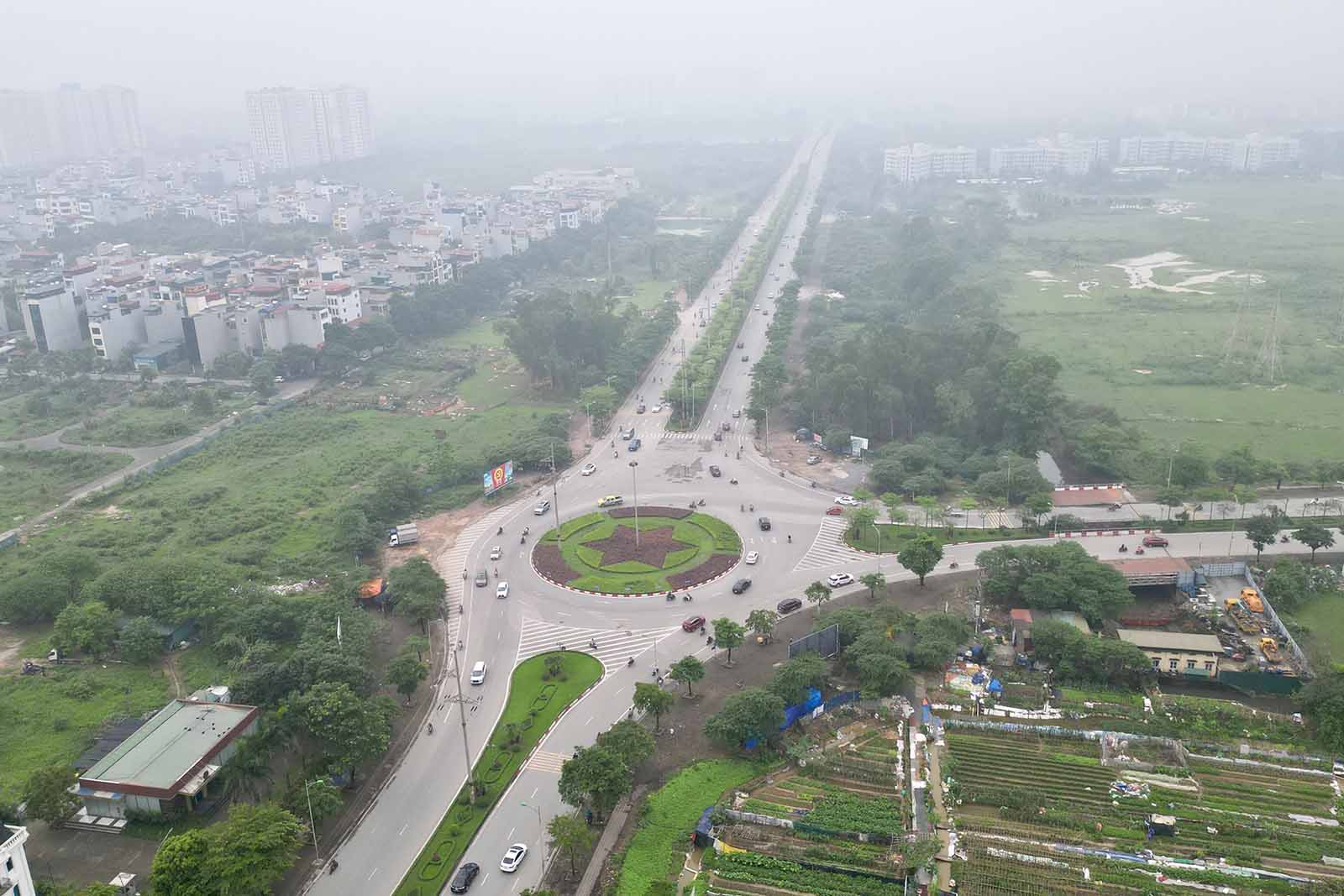 Theo ghi nhan, gan 20km duong truc phia Nam Ha Tay (cu), doan tu phuong Kien Hung, Ha Dong den xa Hong Minh, Phu Xuyen da duoc ban giao khai thac. Anh: Huu Chanh