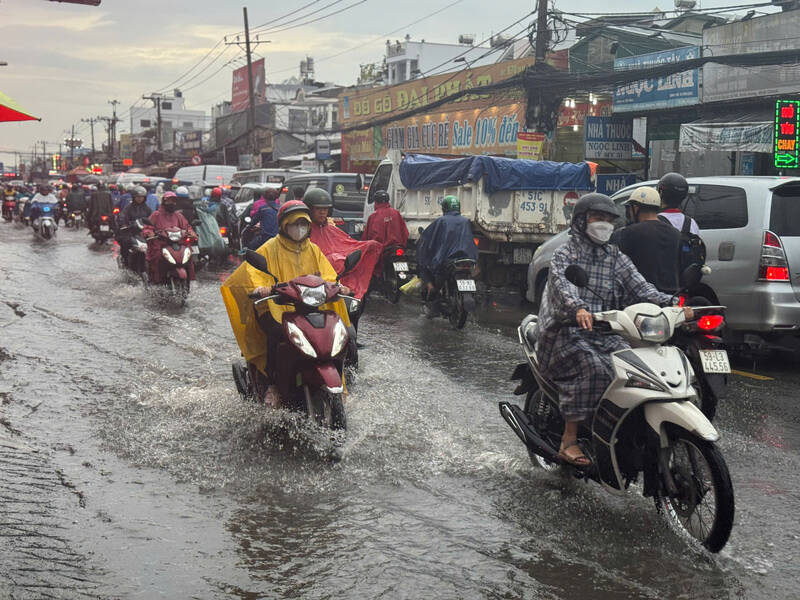 Thunderstorms continue to occur in the South. Photo: Thanh Vu