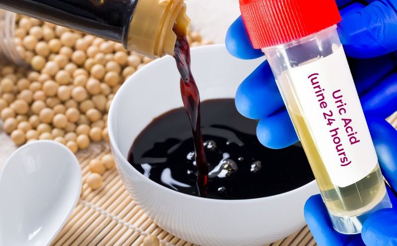 People with high uric acid should eat soy sauce in moderation. Graphics: Ha May
