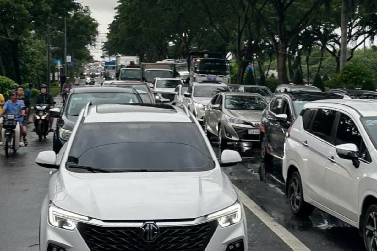 Ket xe keo dai gan 2km tren huong di tu Vung Tau sang Ba Ria. Anh: Hoang Nguyen