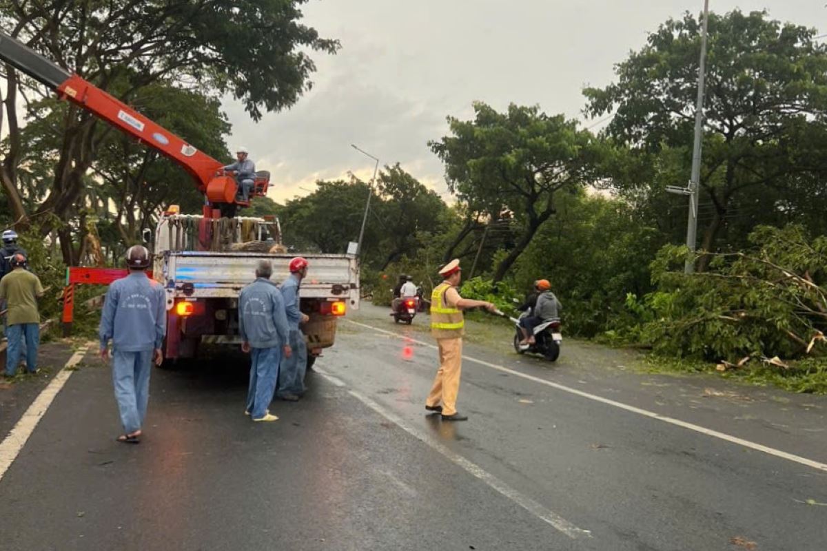 Den khoang 16h30, da khac phuc duoc mot phan giao thong qua khu vuc. Anh: Tam Nguyen