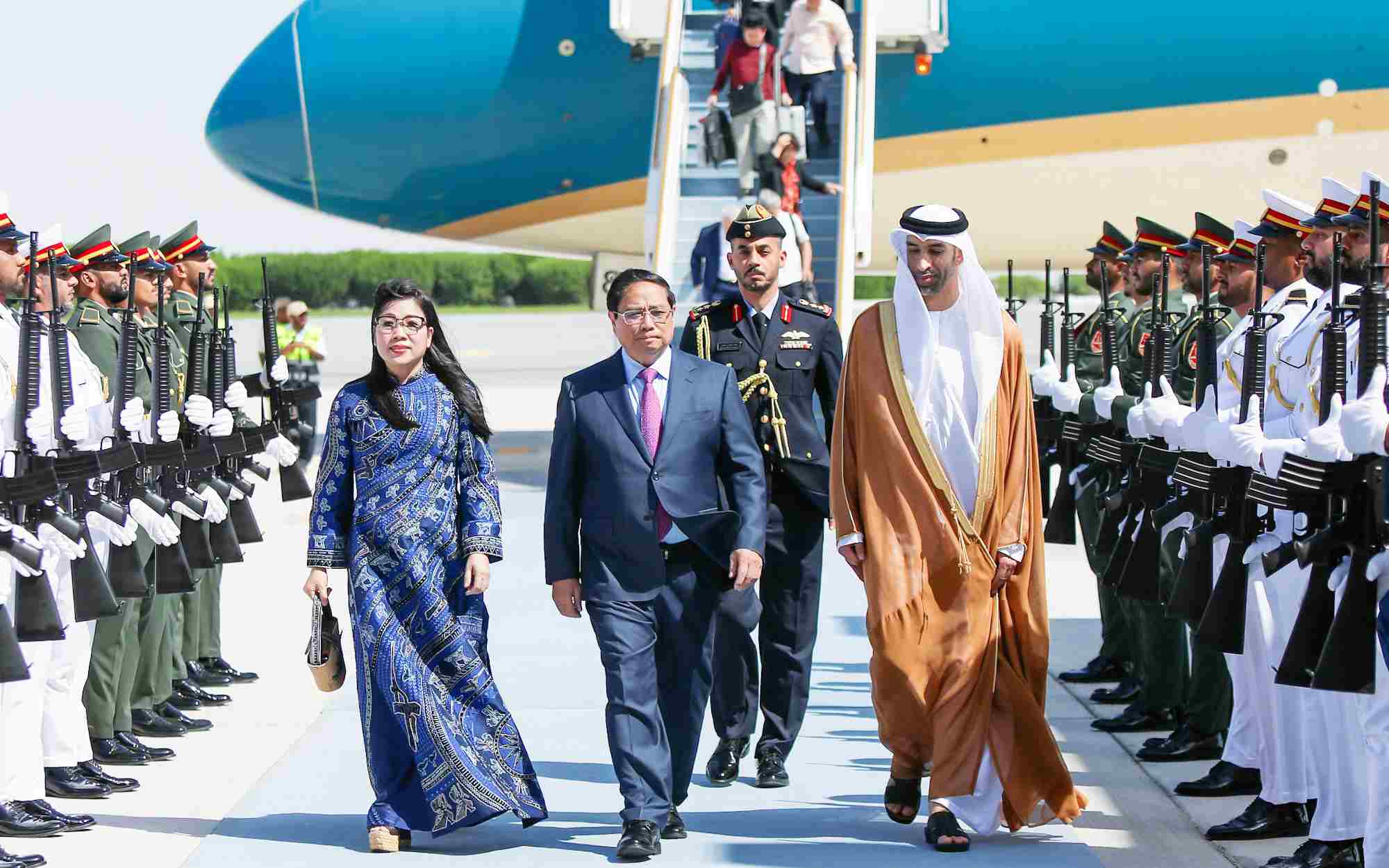 Welcoming ceremony for Politburo member, Prime Minister Pham Minh Chinh and his wife at Abu Dhabi International Airport. Photo: VGP