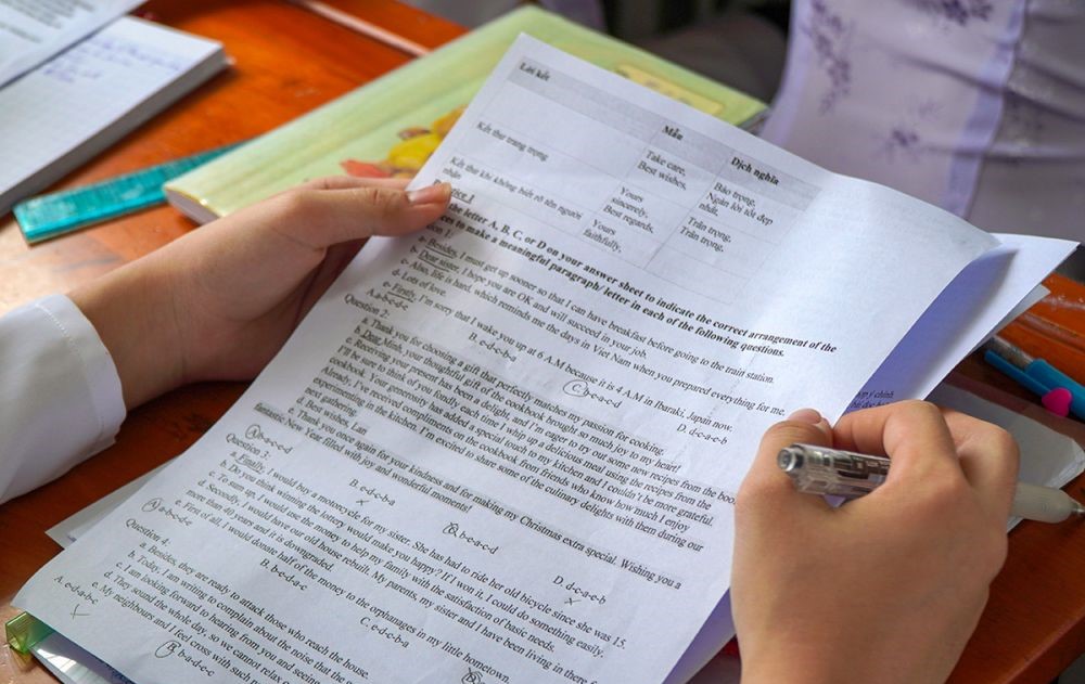 Just entering the first semester, 12th grade students in Ca Mau have become familiar with the high school graduation exam. Photo: Nhat Ho