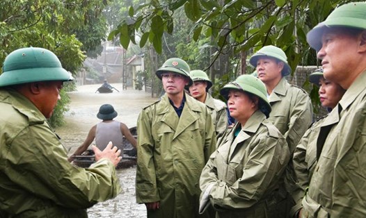 Lãnh đạo TP Hà Nội chỉ đạo công tác phòng, chống lụt bão. Ảnh: Viết Thành