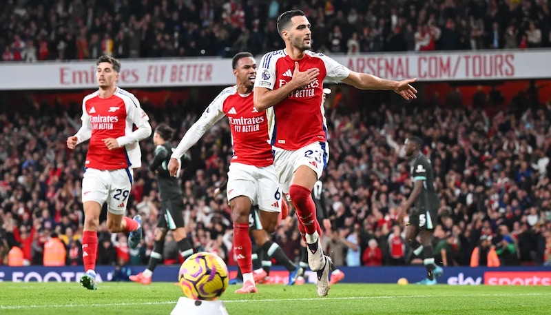 Arsenal vuon len dan truoc. Anh: Premier League