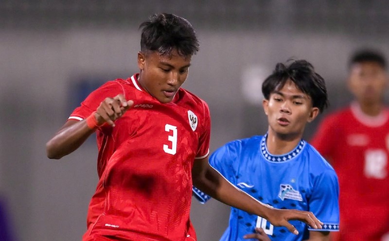 U17 Indonesia (red shirt) won the ticket to the next round as the second-placed team with the best record. Photo: AFC