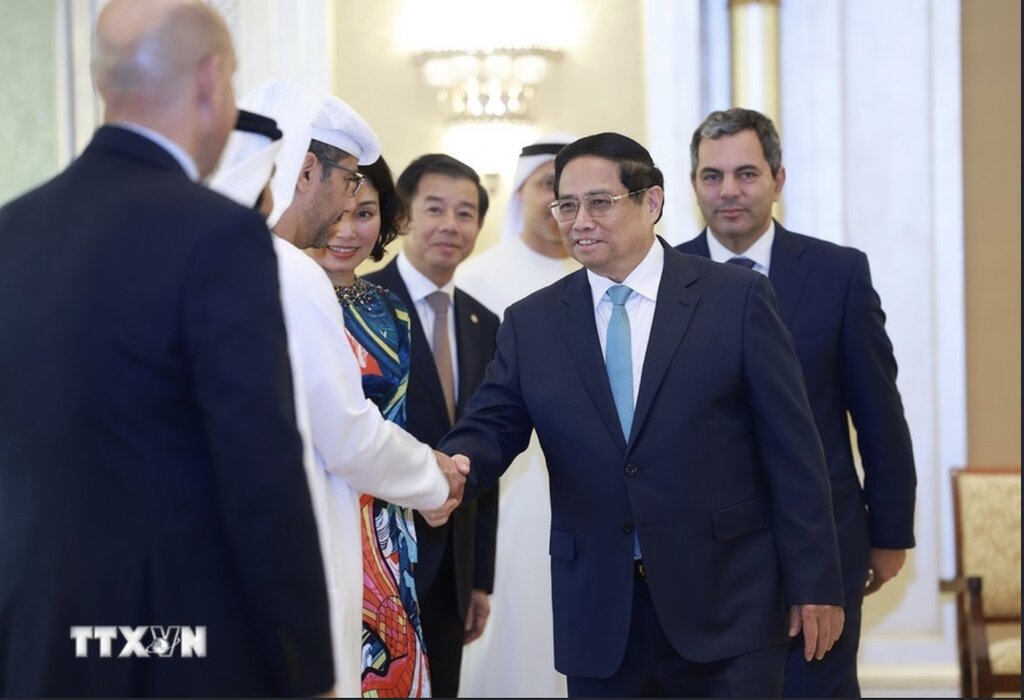 Prime Minister Pham Minh Chinh receives leaders of several leading UAE corporations. Photo: VNA
