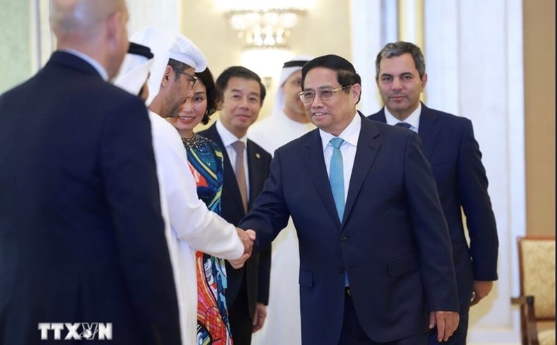 Prime Minister Pham Minh Chinh receives leaders of several leading UAE corporations. Photo: VNA