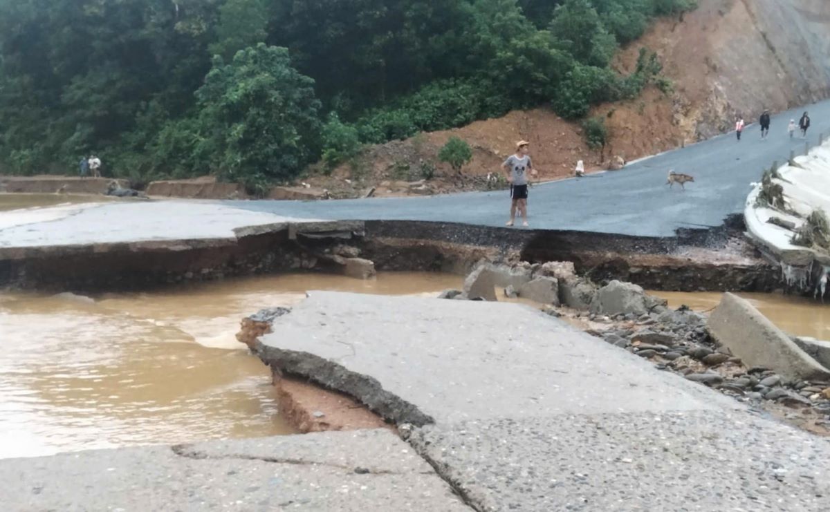 Concrete road collapsed by flood water. Photo: Nguyen Dong.