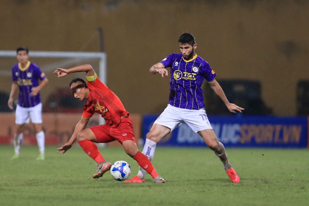 Hanoi FC drew 1-1 with Hong Linh Ha Tinh in round 5 of V.League 2024-2025. Photo: Minh Dan