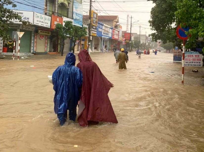 Educational institutions in Quang Binh proactively let students stay home to cope with the floods. Photo: T. Mau