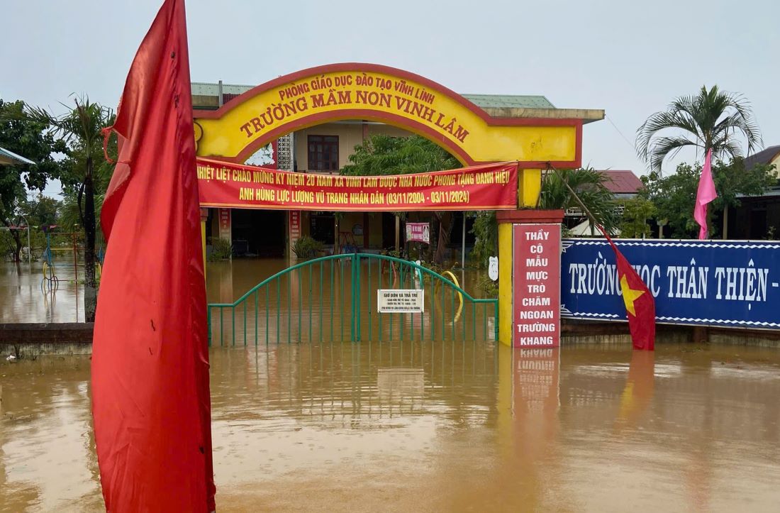 Vinh Lam Kindergarten in Vinh Lam Commune, Vinh Linh District was flooded, so students had to stay home from school. Photo: H.Nguyen.