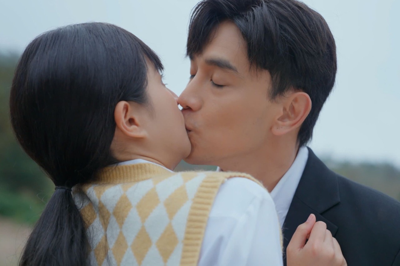 Thuan Nguyen and Bich Ngoc in "The stolen happiness". Photo: VieON.