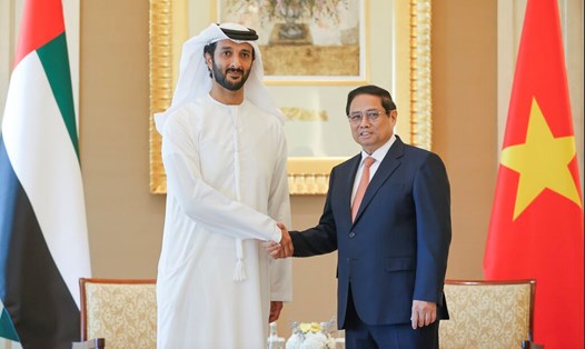 Thủ tướng Chính phủ Phạm Minh Chính và Bộ trưởng Bộ Kinh tế UAE Abdulla bin Touq Al Marri. Ảnh: VGP