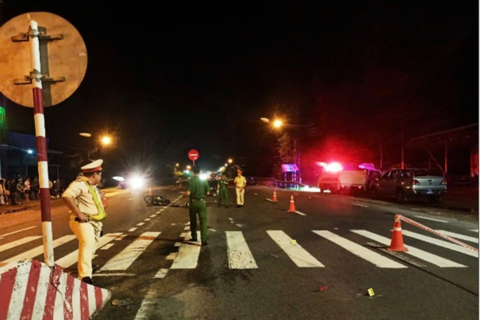 The scene of a motorbike collision that killed two people in Binh Dinh. Photo: Xuan Yen