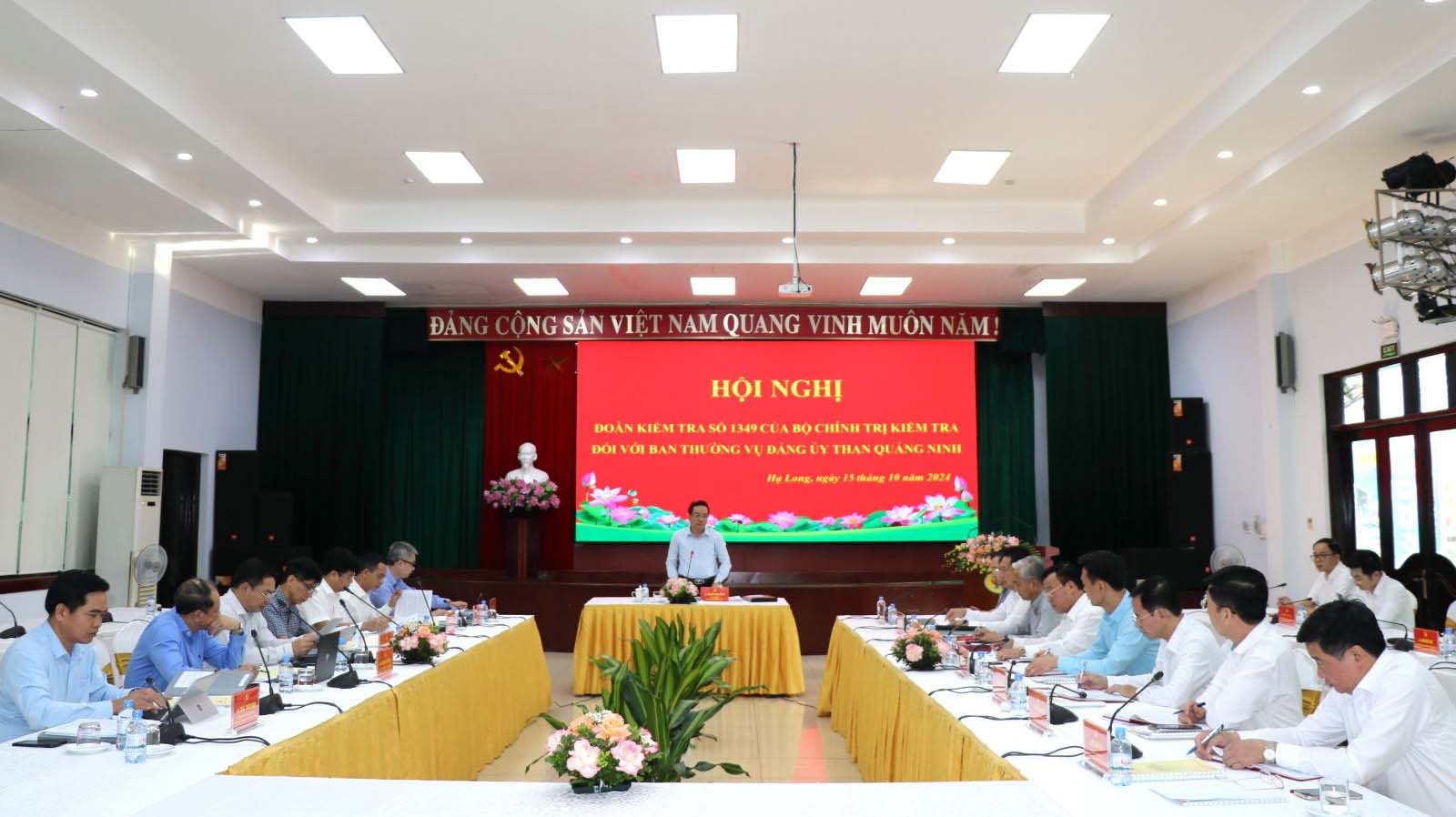 The Politburo's inspection delegation carried out inspection work at the Standing Committee of the Quang Ninh Coal Party Committee on October 15. Photo: TKV