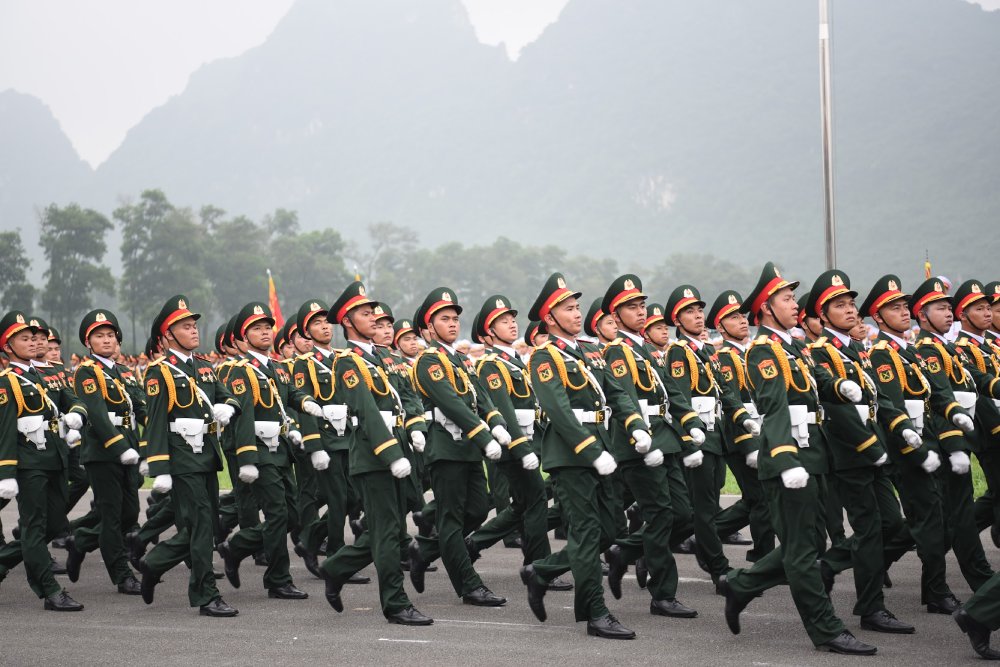 On the afternoon of October 28, the National Assembly discussed amendments and supplements to the Law on Officers of the Vietnam People's Army. Illustration photo: Tran Vuong