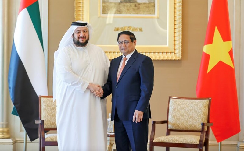 Prime Minister Pham Minh Chinh received UAE Minister of Investment Mohamed bin Hassan Alsuwaidi. Photo: VGP