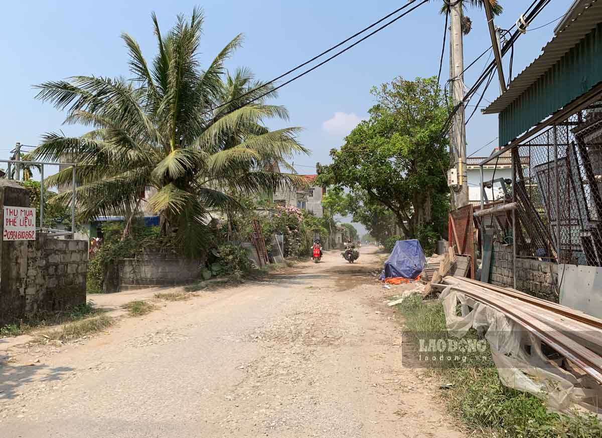 Tuyến đường ĐH70 qua xã Đoan Hùng (huyện Hưng Hà, tỉnh Thái Bình) bị xuống cấp. Ảnh: Hà Vi