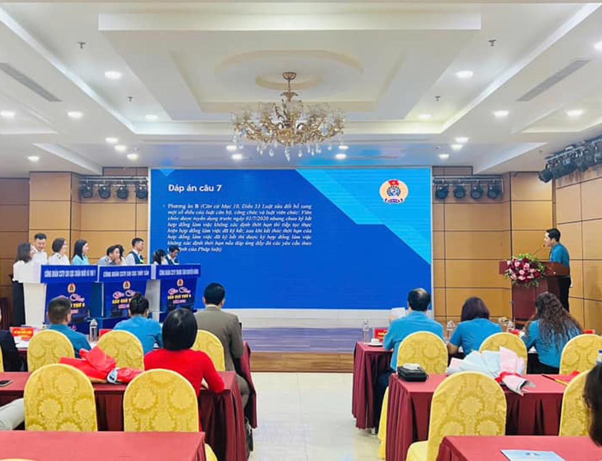 Phan thi kien thuc phap luat. Anh: Dieu Hoang