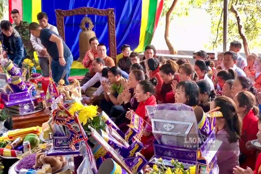 Request for clarification on the amount of donations received at Thien Da Temple. Photo: Phong Quang