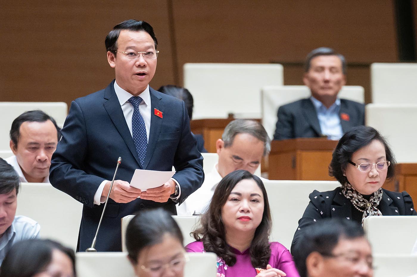 Minister of Natural Resources and Environment Do Duc Duy said that some people participating in land auctions do not really have a need for housing but are mainly speculating. Photo: Quochoi.vn.