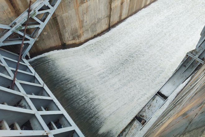 Boc Nguyen Lake spills over. Photo: Tran Tuan.