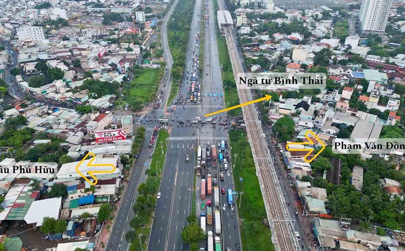 Beltway 2 passes through the Binh Thai intersection on Vo Nguyen Giap Street (Thu Duc City, Ho Chi Minh City). Photo: Anh Tu