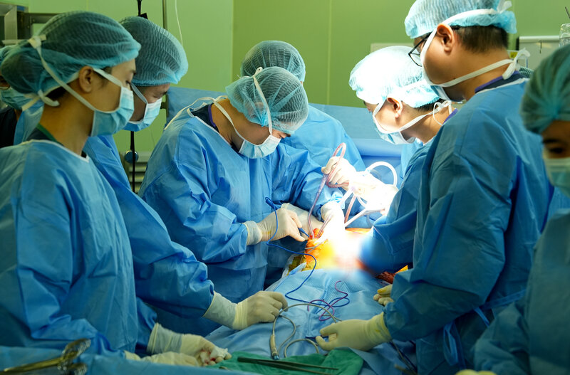 Doctors perform an organ retrieval operation from a donor. Photo: BVCC