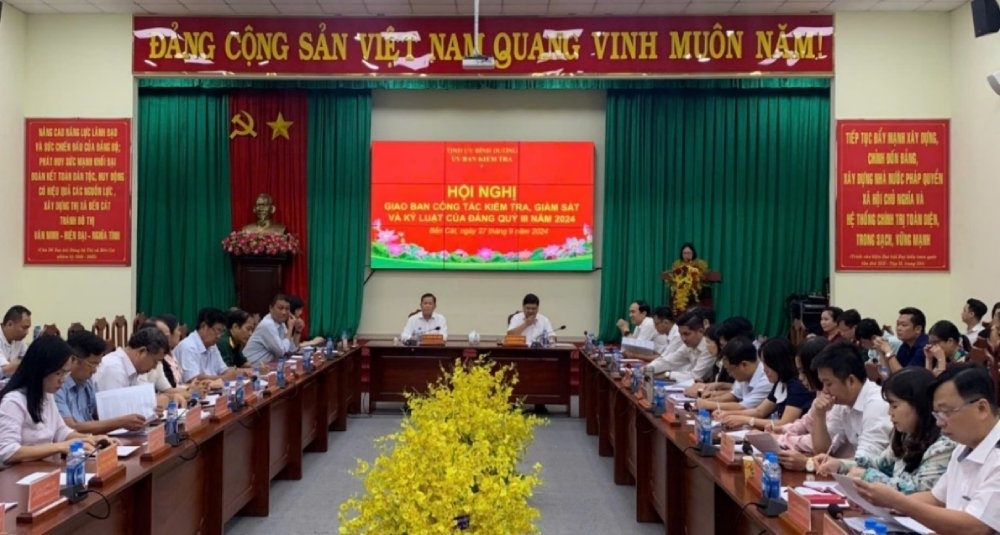 UBKT Tinh uy Binh Duong to chuc Hoi nghi giao ban cong tac kiem tra, giam sat va ky luat Quy III nam 2024 tai Thanh uy Ben Cat. Anh: UBKTTW