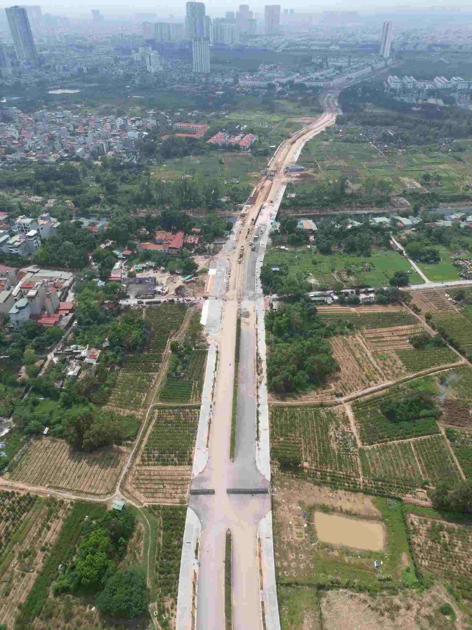 Le Quang Dao Street extends from Thang Long Avenue, Nam Tu Liem District to the boundary with Duong Noi urban area, Ha Dong District (Hanoi City) seen from above. Photo: Thuy Duong