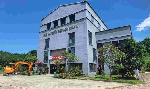 Dù đã đưa nhà máy vào vận hành được 7 năm, nhưng 64 trụ điện 110kV của Công ty CP thủy điện Đạt Phương Sơn Trà vẫn chưa được cấp có thẩm quyền chuyển mục đích sử dụng, giao và cho thuê đất. Ảnh: Viên Nguyễn
