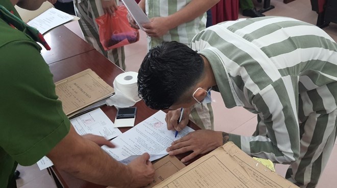 Based on the prisoner's ability, educational level, health, gender, labor market, specific conditions and ability to cooperate with organizations and individuals, the prison organizes teaching of common and simple occupations or organizes training to improve skills for prisoners. Photo: Viet Dung