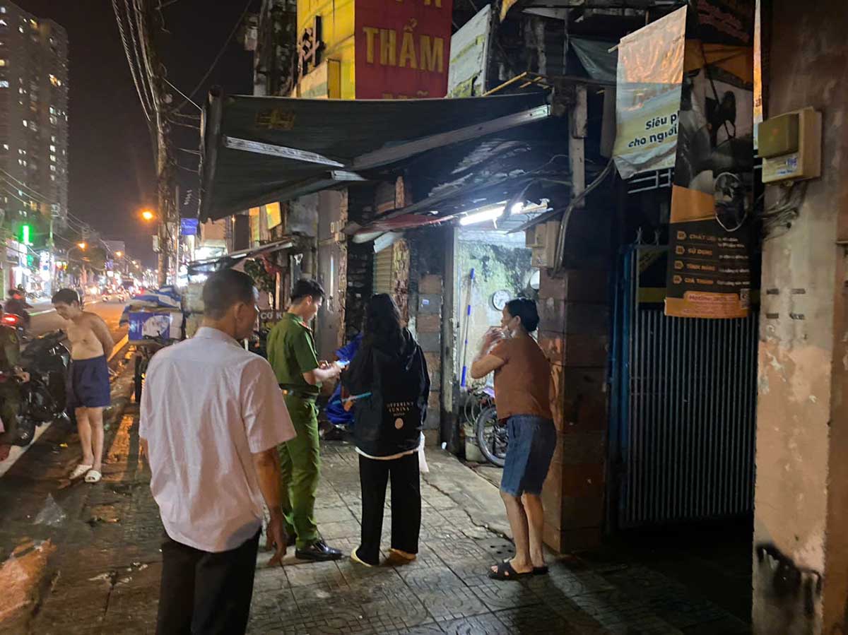 Oil tank explosion in District 6, evening of October 28. Photo: Dong Hoang