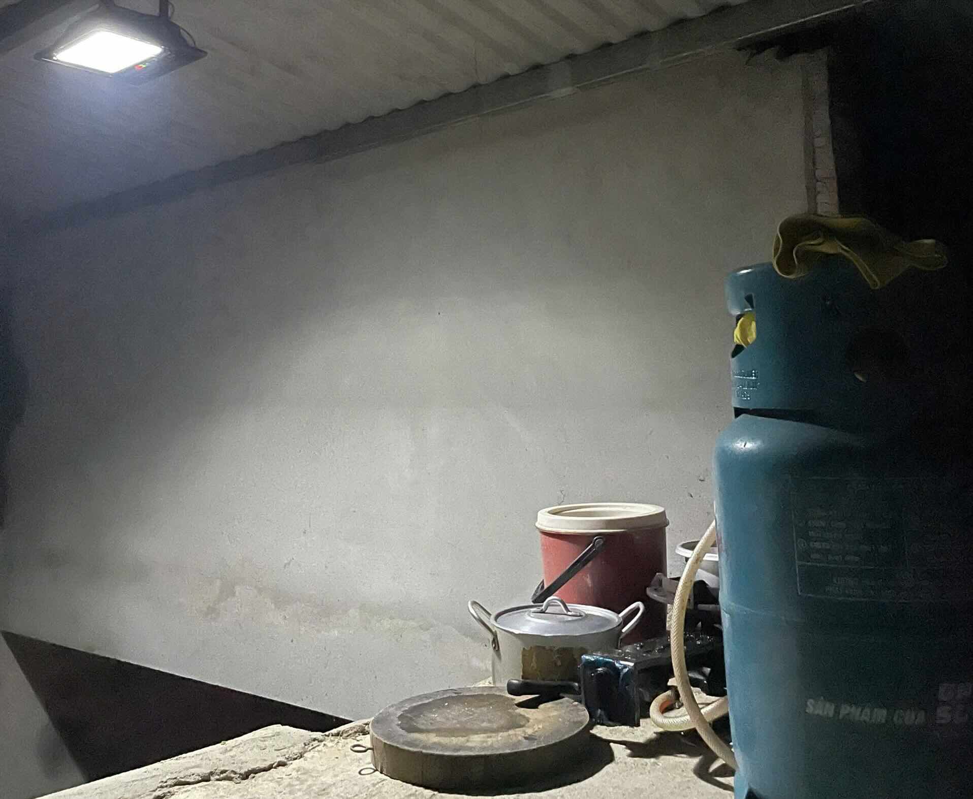 Ms. Lien's family had to climb into the attic to take shelter on the night of October 28. Photo: Nguyen Lien